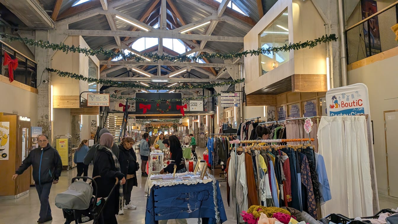 Photo de la friperie itinérante CarouCirc dans les Halles