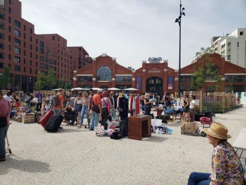 Vide-greniers devant les Halles de la Cartoucherie